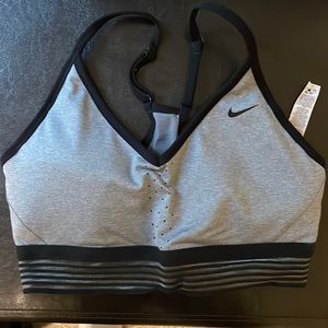 Woman’s medium nike sports bra